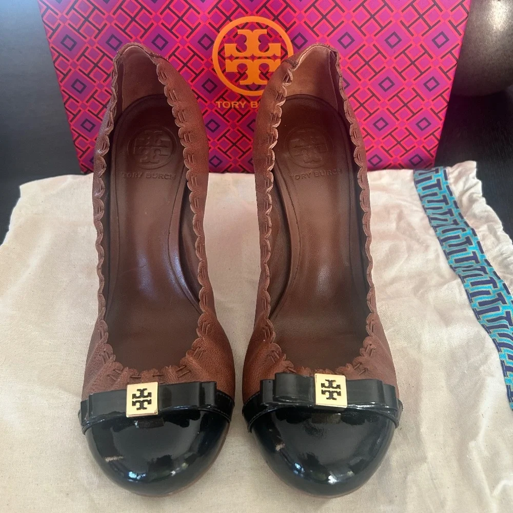 Classy Cognac Leather Bow Patent Toe Pumps Size 8